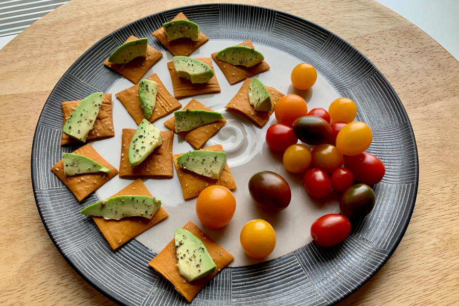 Every Body Eat Recipe Tom Avocado Snack Salad Made With Dairy Free Cheeseless Cheesy Cracker Thins